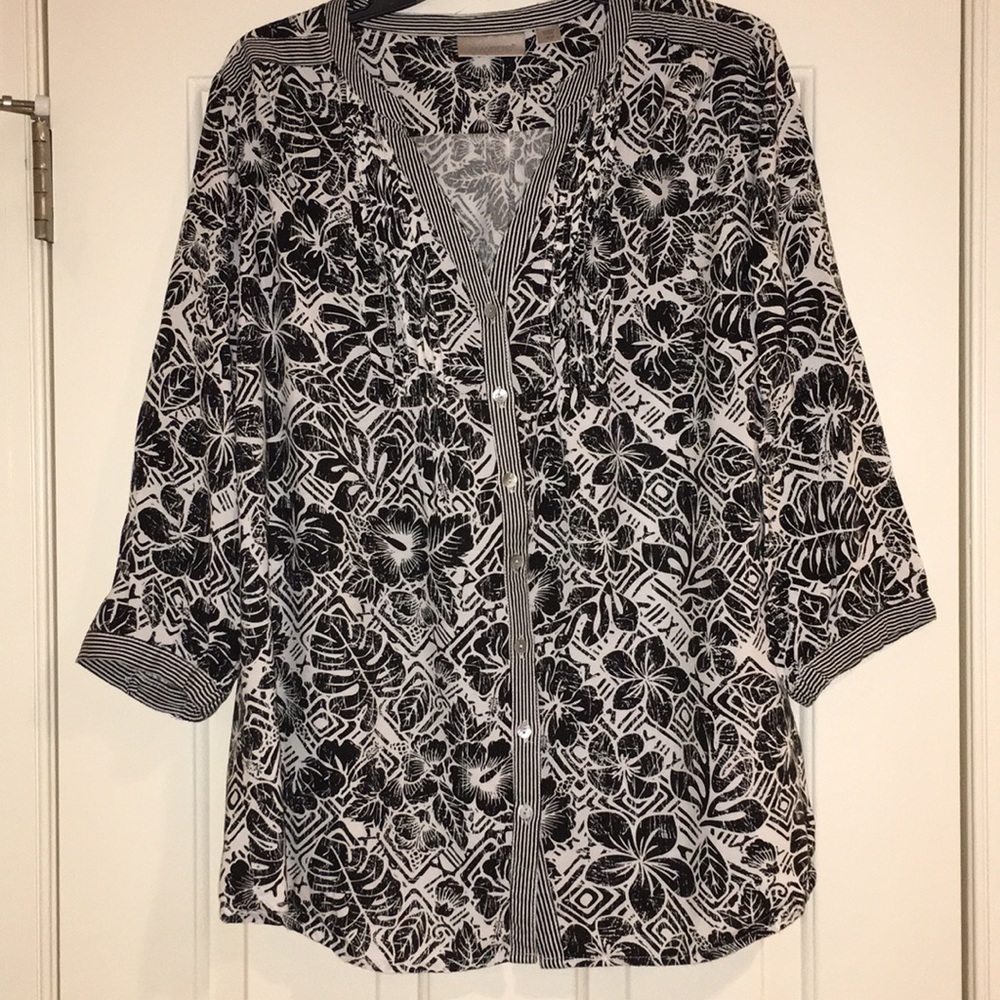 Avenue fun floral print three quarter sleeve top!